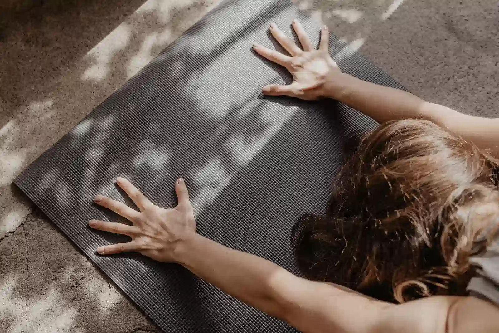 Zenaa Online wellness membership - yoga, journaling and meditation at home