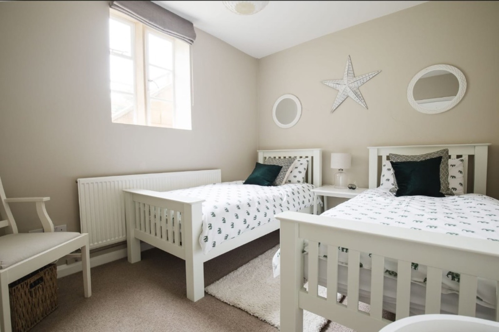 Twin room with shared bathroom