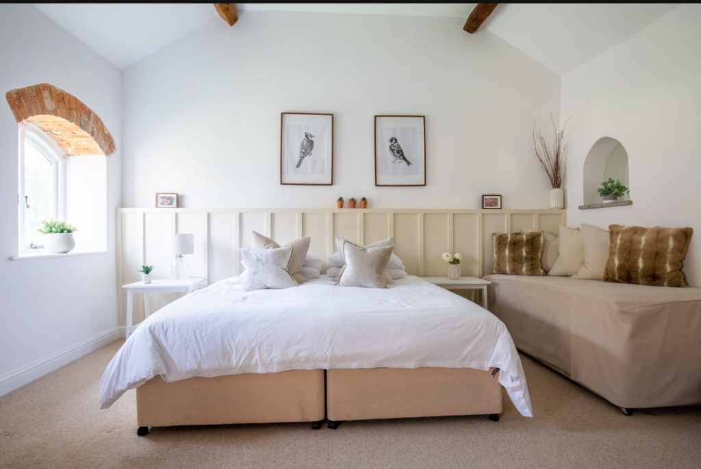 Spacious triple room for sharing with friends