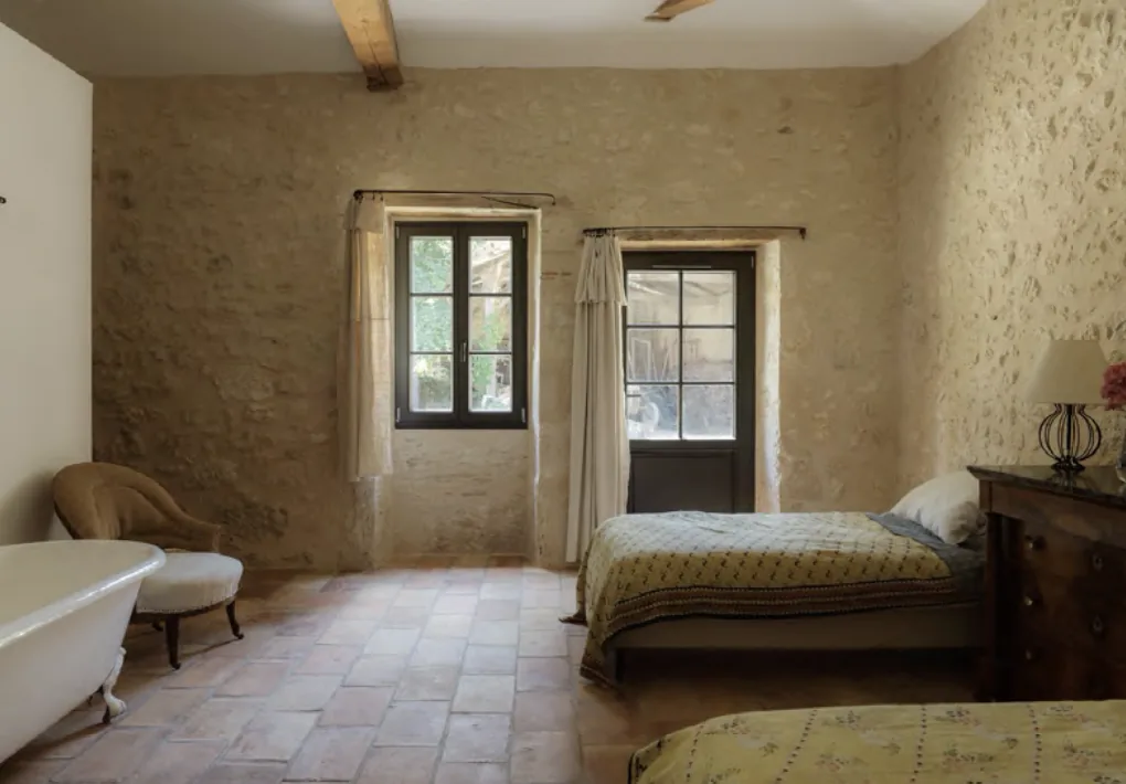 Large deluxe single room with free standing bath and dual aspect windows