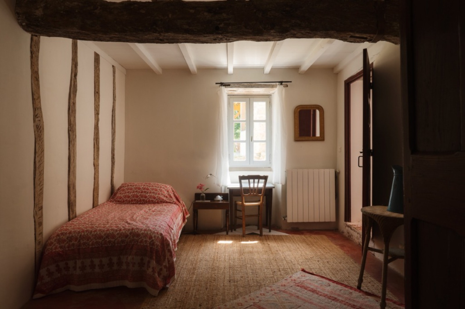 Charming single room with French decor