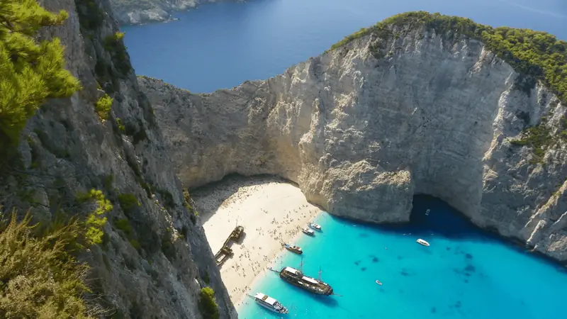 The turquoise water of a Zakynthos cove
