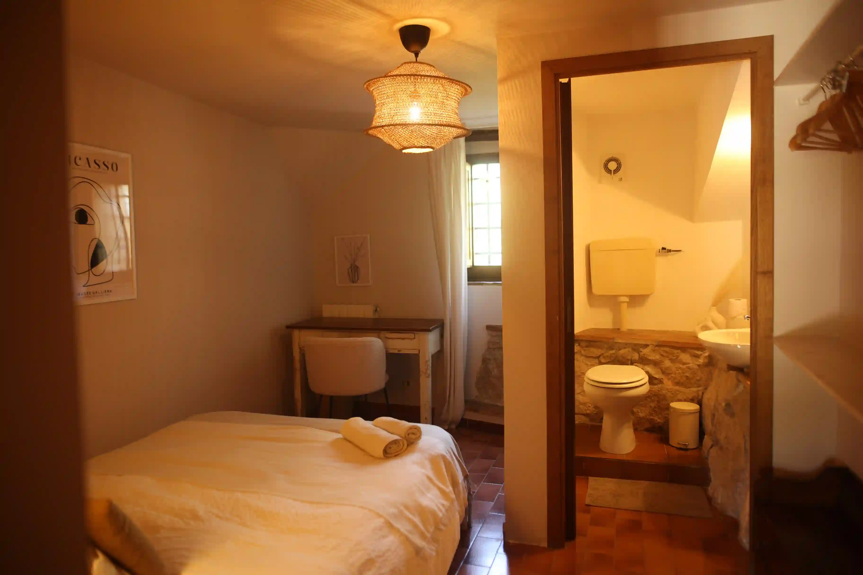 Cosy small ensuite single occupancy room at Italy wellness retreat