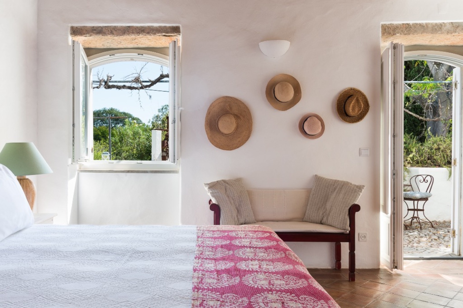 Bright double room with modern design