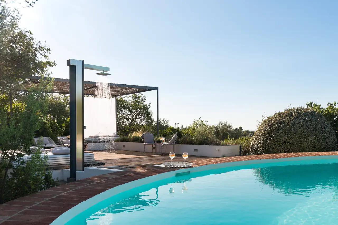 The poolside shower and day beds