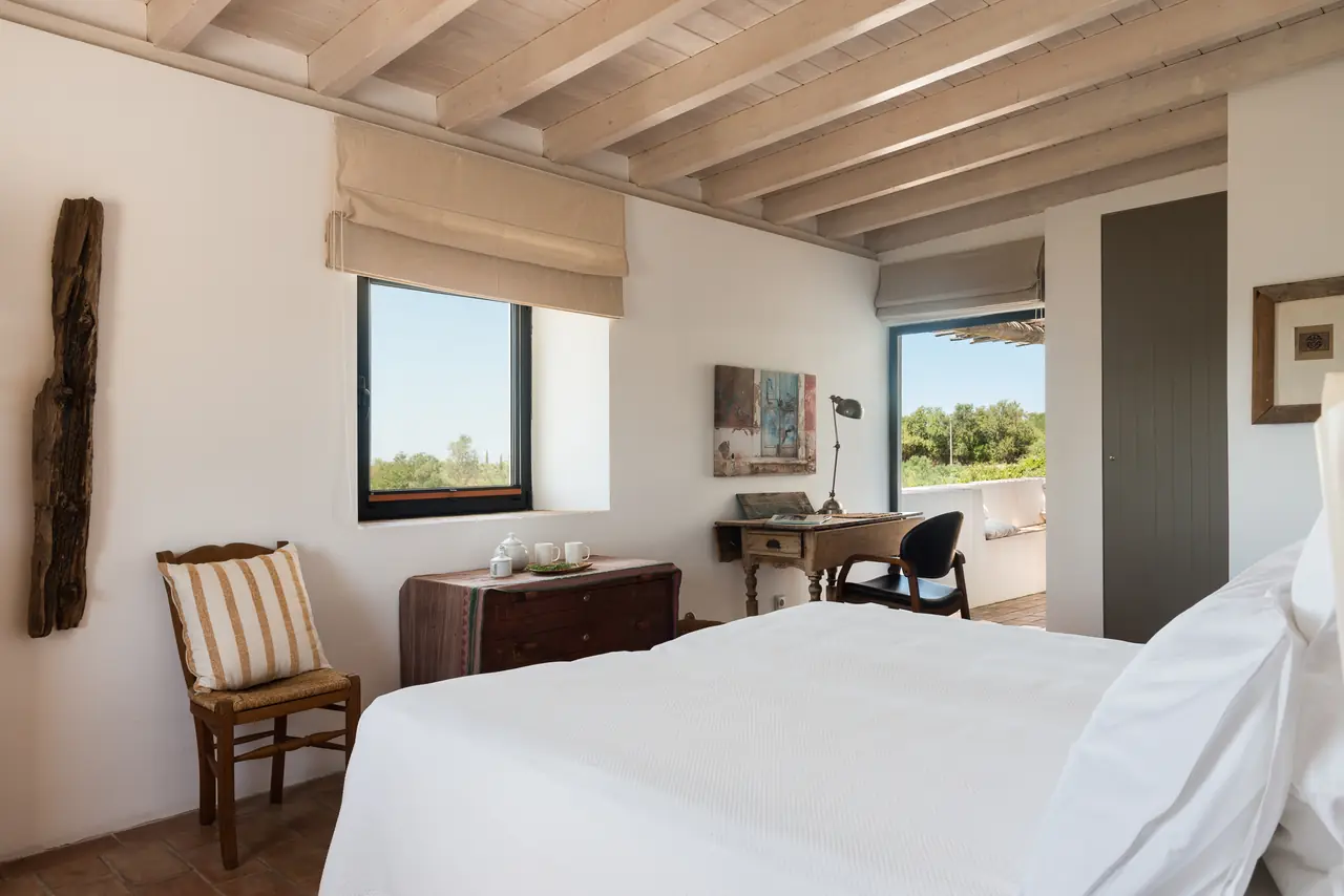 A bright bedroom with a rammed-earth feature wall