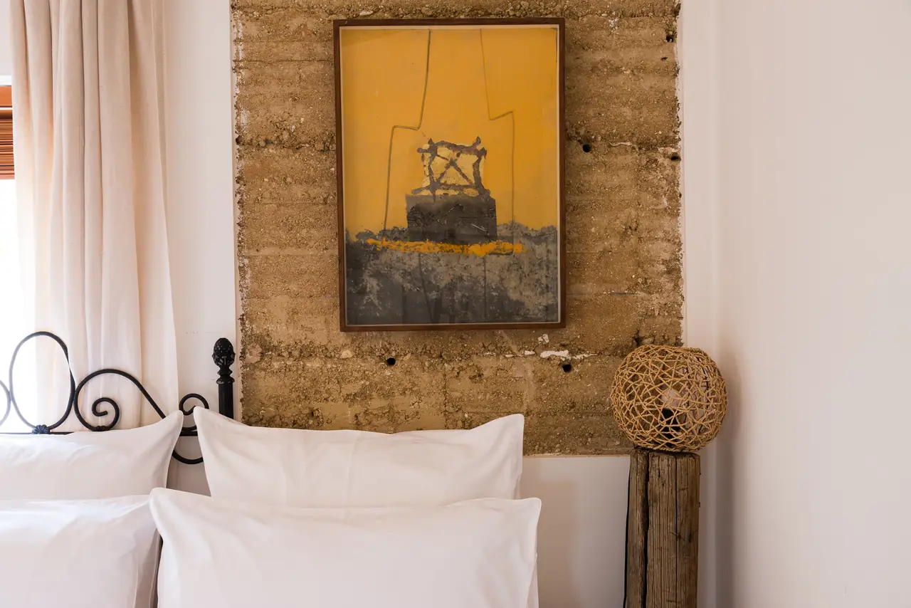 A calm single ensuite room with crisp white linen